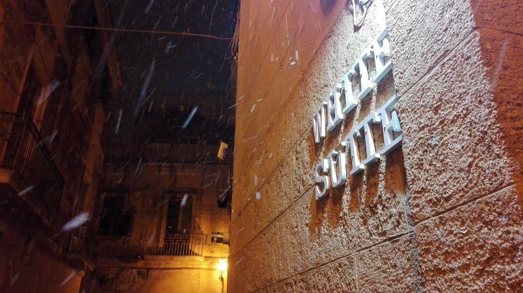 White Suite B&B Lecce Ngoại thất bức ảnh
