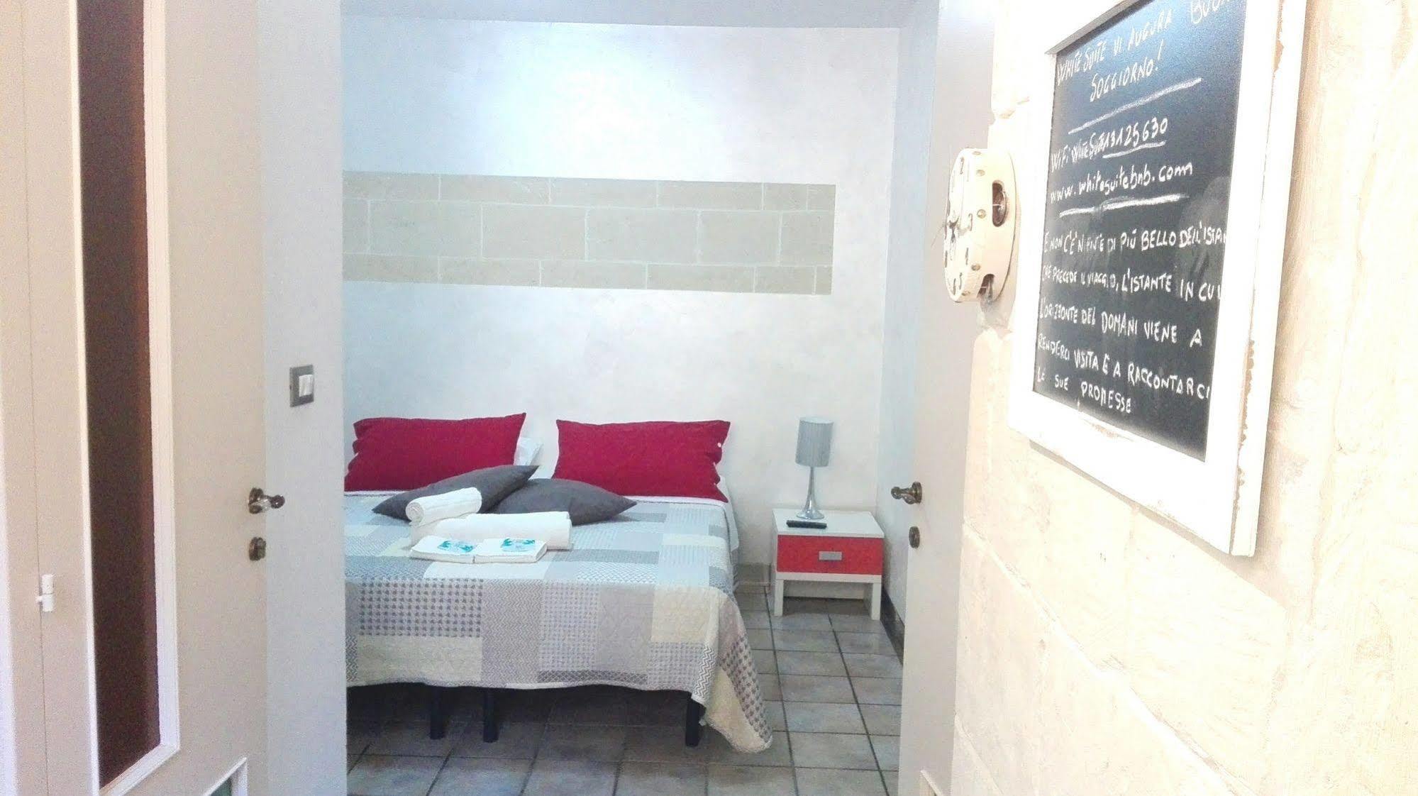 White Suite B&B Lecce Ngoại thất bức ảnh